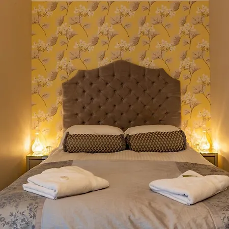 Holly With Free Off Site Health Club Windermere