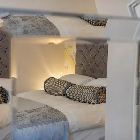 Holly With Free Off Site Health Club Windermere