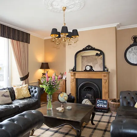 Holly With Free Off Site Health Club Vendégház 4*