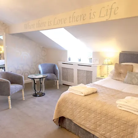 Holly With Free Off Site Health Club Vendégház 4*