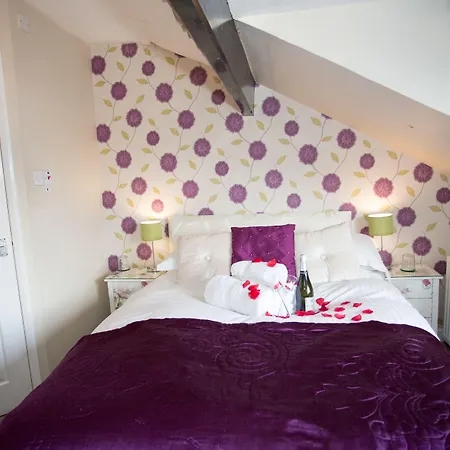 Πανσιόν Holly With Free Off Site Health Club 4*