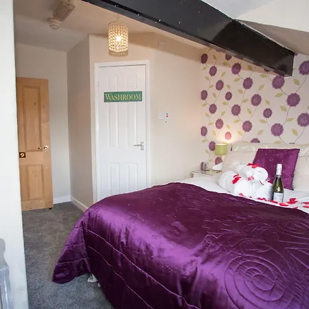 Πανσιόν Holly With Free Off Site Health Club 4*