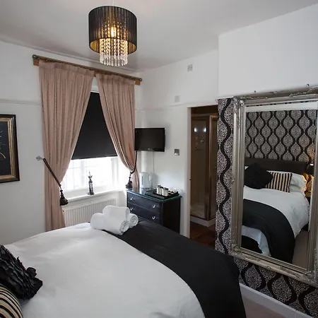 Holly With Free Off Site Health Club Vendégház 4*