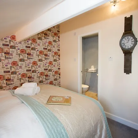 Πανσιόν Holly With Free Off Site Health Club 4*