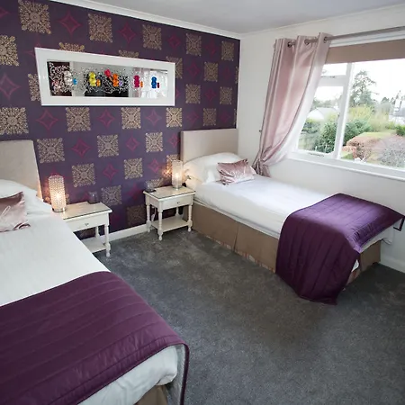 Holly With Free Off Site Health Club Maison d'hôtes 4*