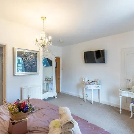 Holly With Free Off Site Health Club Windermere