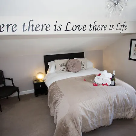 Holly With Free Off Site Health Club Windermere