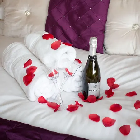 Holly With Free Off Site Health Club Windermere